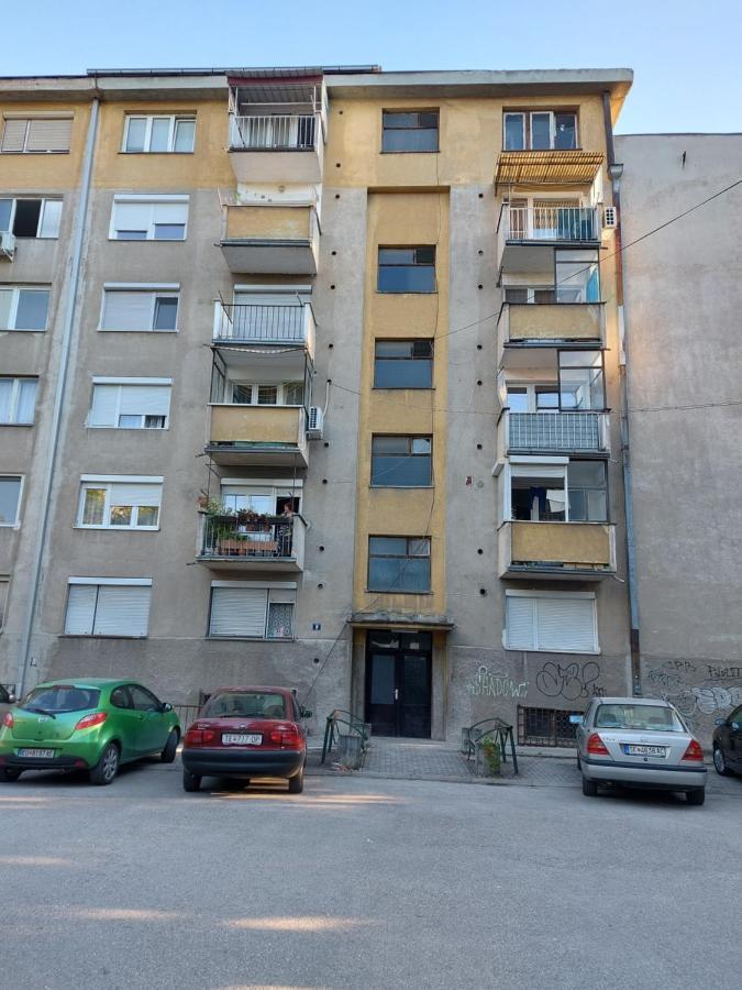 Wild Innu Apartment Skopje Buitenkant foto